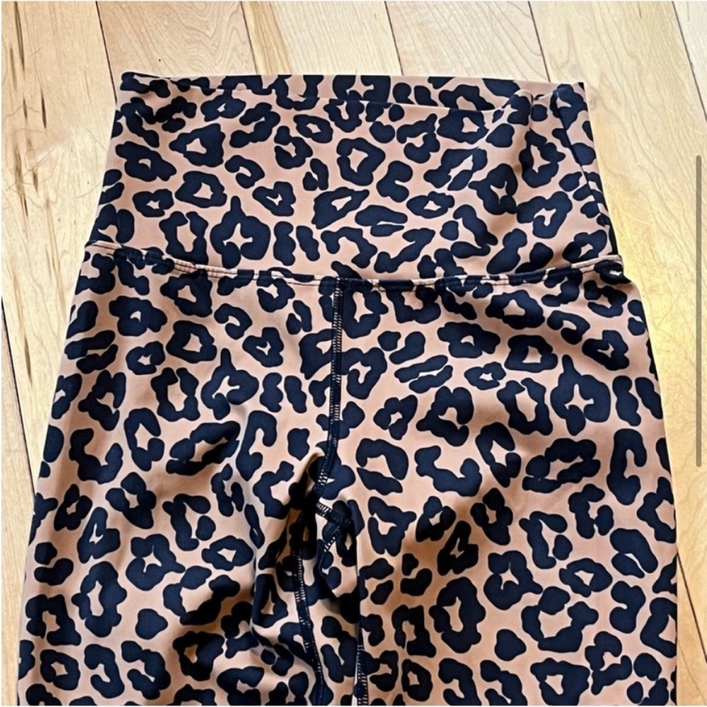 Beach Riot Piper Leggings in Leopard print size small - Picture 4 of 9